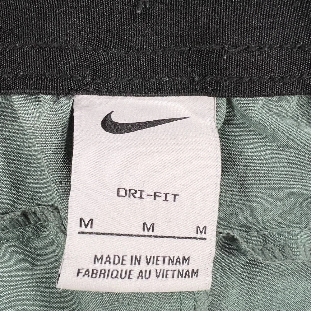 Nike Shorts Mens Medium Green Dri‎ Fit Drawstrings Gym Workout Lightweight Run